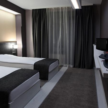 Hotel Idol ทาร์โกวิชเต ภายนอก รูปภาพ