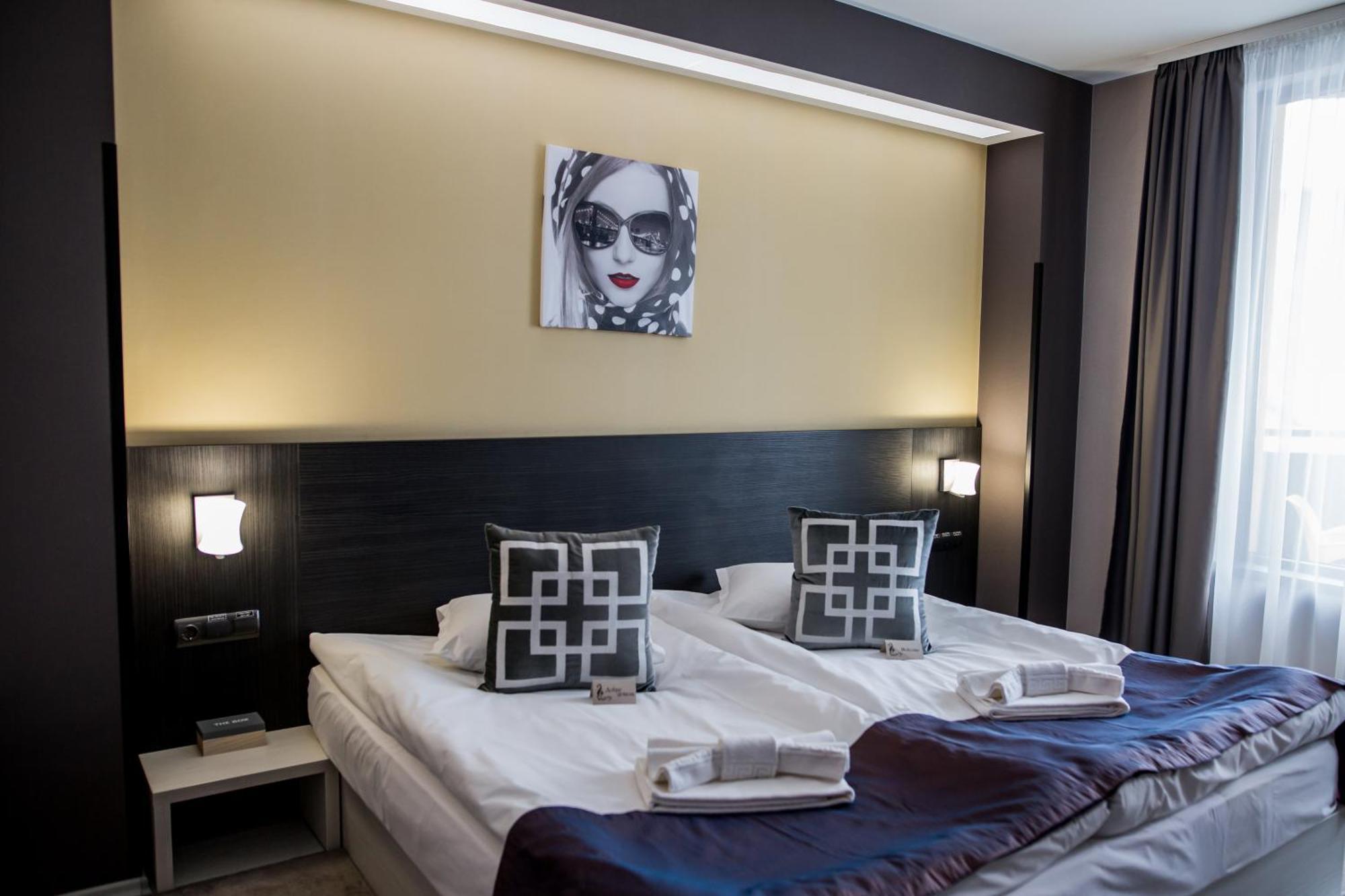 Hotel Idol ทาร์โกวิชเต ภายนอก รูปภาพ