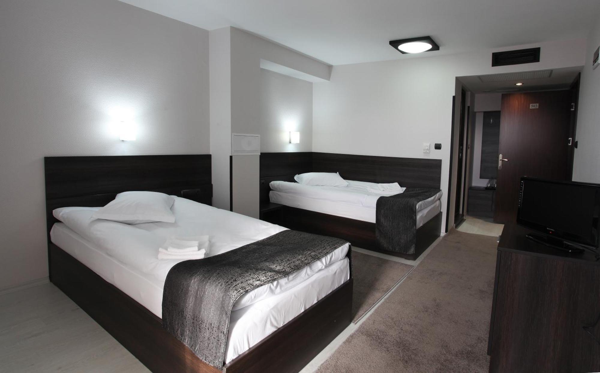 Hotel Idol ทาร์โกวิชเต ภายนอก รูปภาพ